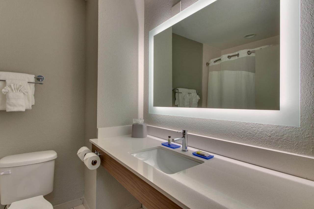 Holiday Inn Express West Palm Beach Metrocentre By Ihg Exterior foto
